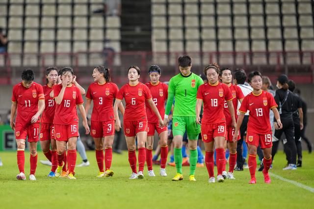 尤文图斯仍对多纳鲁马感兴趣，但是尤文图斯无法承受其过高的引援成本，以及球员的年薪，因此尤文很难将他签下。